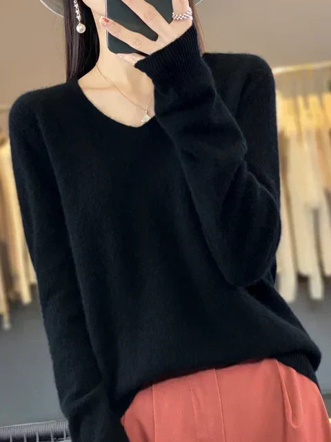Willa | Relaxed Lightweight Sweater with V-Neckline - Black